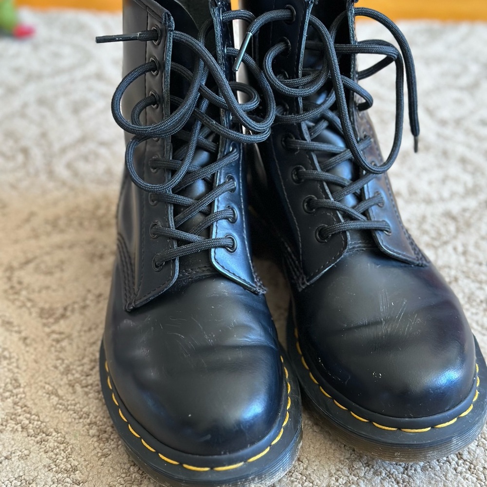 Women’s 1470 Doc Marten’s Size 7W